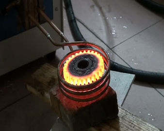 100KW ประสิทธิภาพสูงเหนี่ยวนำเครื่องทำความร้อนอุปกรณ์เครื่องจักรสำหรับเกียร์ชุบ 360V 520V