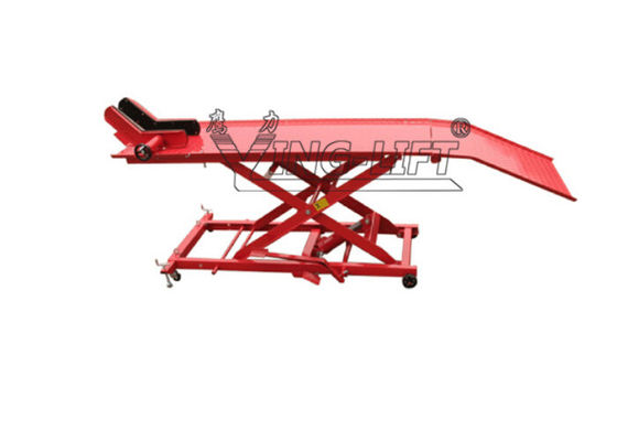 อุปกรณ์ยกโต๊ะเครื่องไฮโดรลิคสีแดงกับกรอบการสนับสนุนและ 360kg ความจุ 675kg